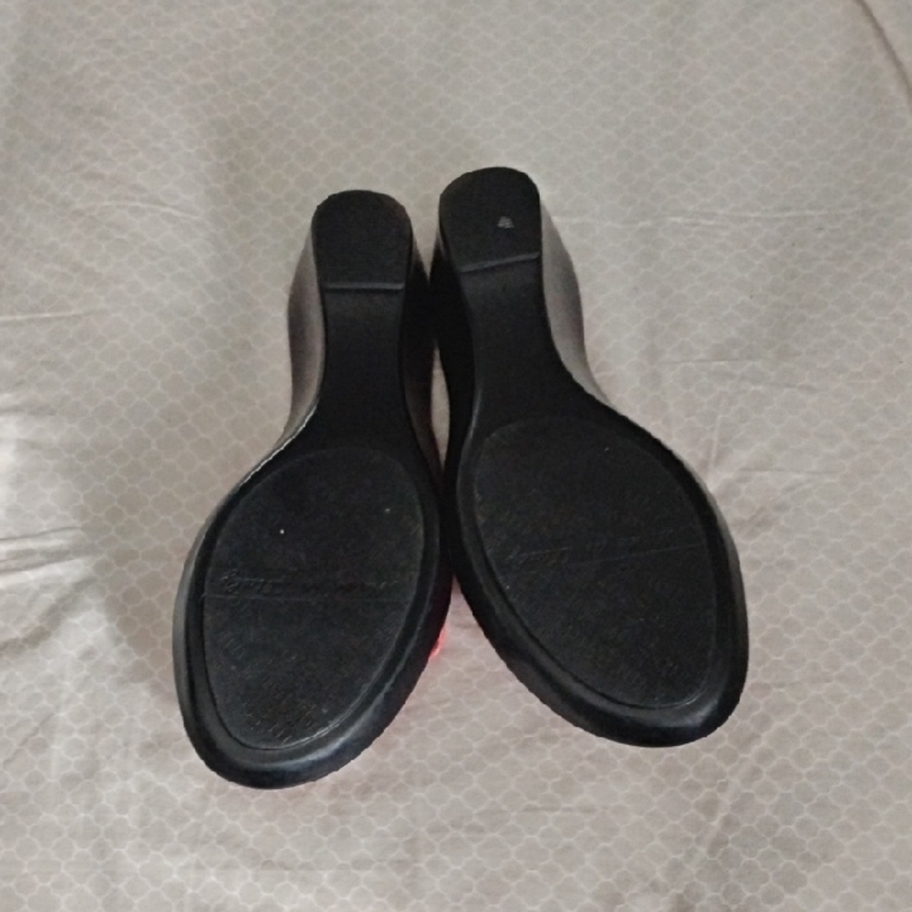 Women's Coral Sandals - Picture 5 of 7